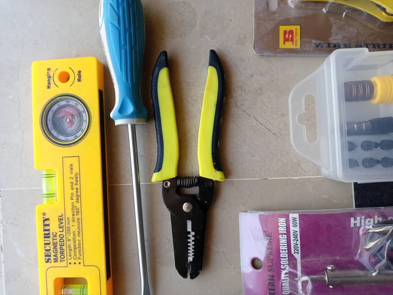 Different hand Tools only 6000/- 6