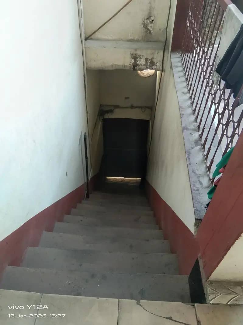 سنہری موقع! مسجد کے سامنے ساڑھے 3 مرلہ گھر، نیچے 4 دکانیں – رہائش 6