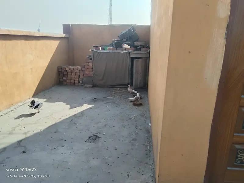 سنہری موقع! مسجد کے سامنے ساڑھے 3 مرلہ گھر، نیچے 4 دکانیں – رہائش 11