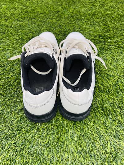 Golf shoes