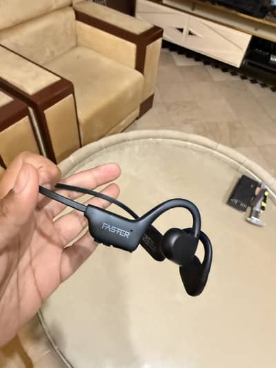 Faster gym headphones Air conduction