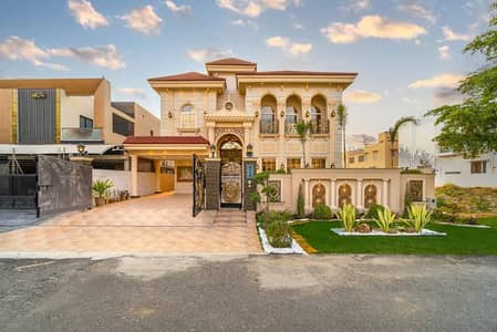 1 KANAL EYE CATCHING SEMI FURNISHED SPLENDID HOUSE OF DHA LAHORE