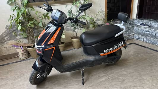 Road king Electric Scooty