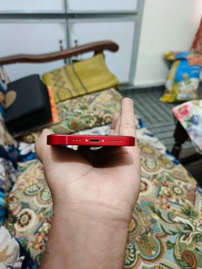 Apple iPhone 13 4