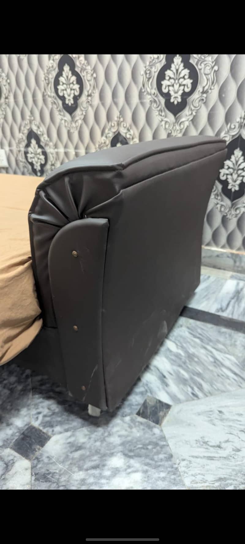 bed side tsble dressing 6