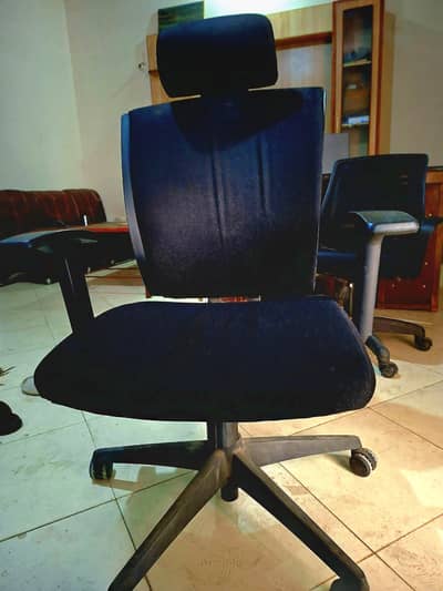 Ergonomic Revolving Office Chair with Headrest – Adjustable & Comforta