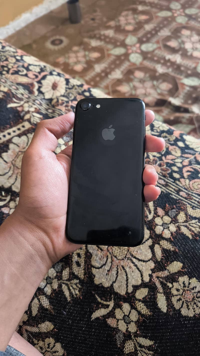 Apple iPhone 7 2