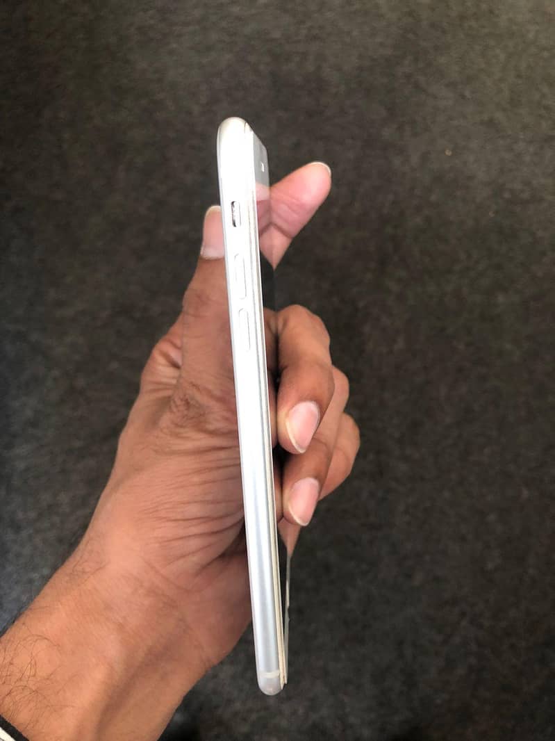 Apple iPhone 8 Plus 3