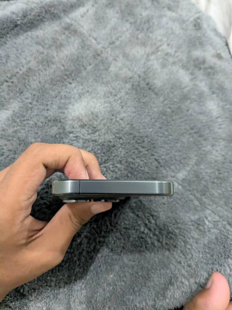 Apple iPhone 15 Pro 3