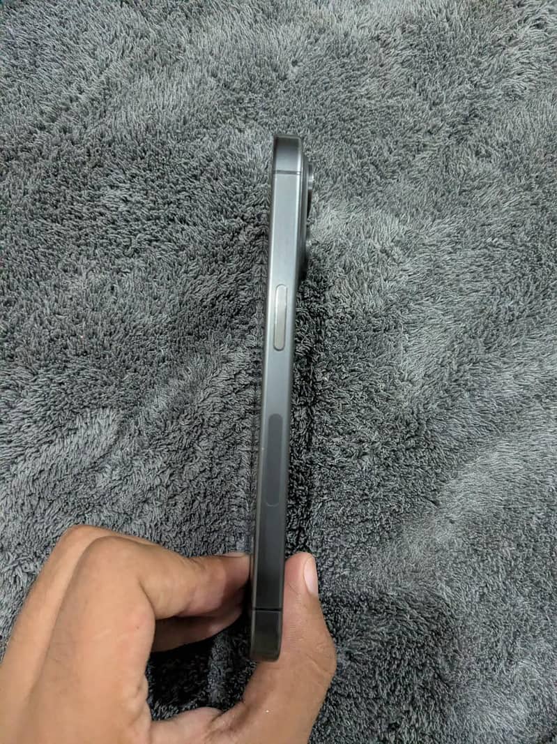 Apple iPhone 15 Pro 4