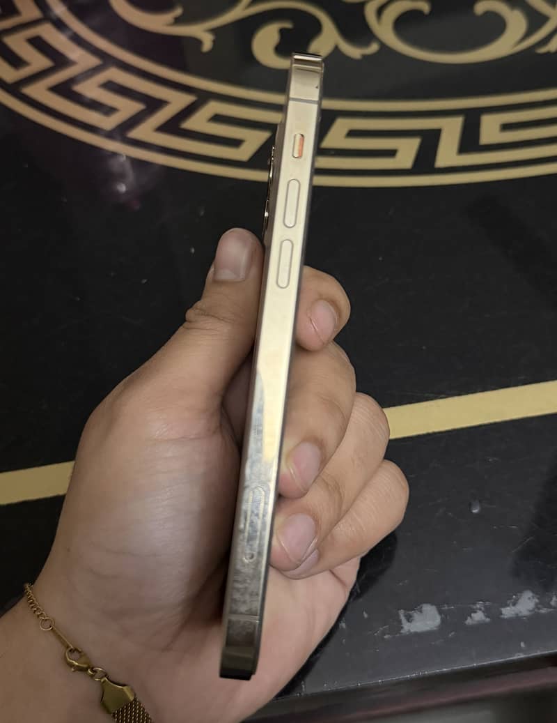 Apple iPhone 12pro 4