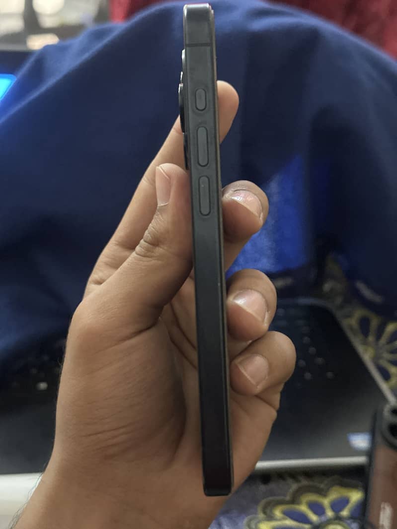 Apple iPhone 15 Pro 3