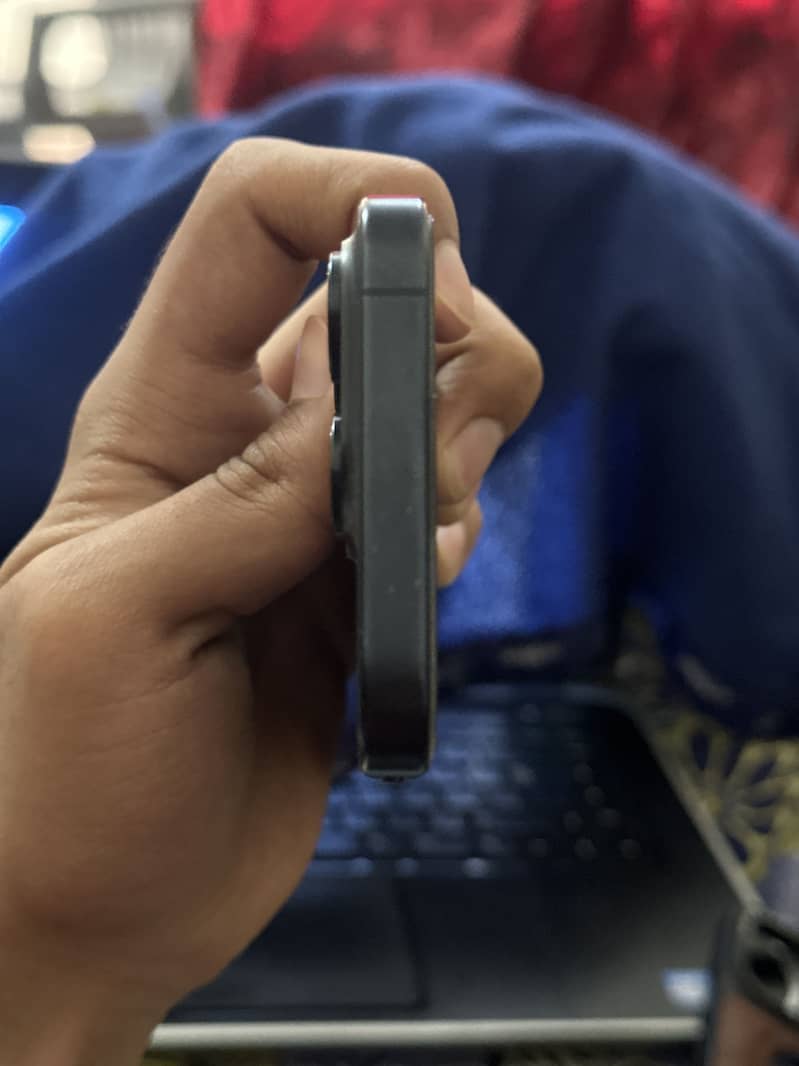 Apple iPhone 15 Pro 4