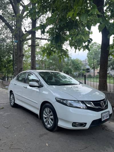 Honda City 1.5 Aspire 2018 Reg 2019 totally geniune paint. Second owner
