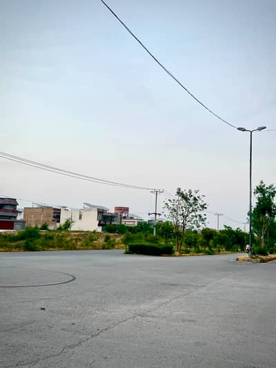 1 Kanal plot available for sale in regi model town (RMT) Zone 1