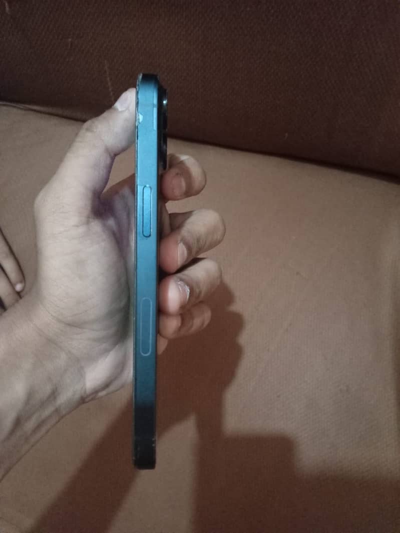 Apple iPhone 13 1