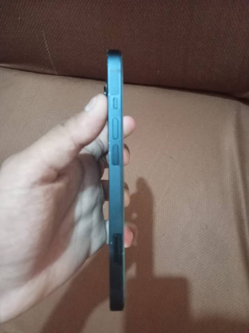 Apple iPhone 13 2