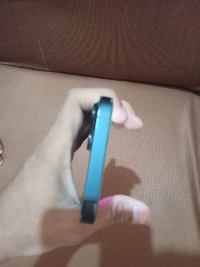 Apple iPhone 13 3