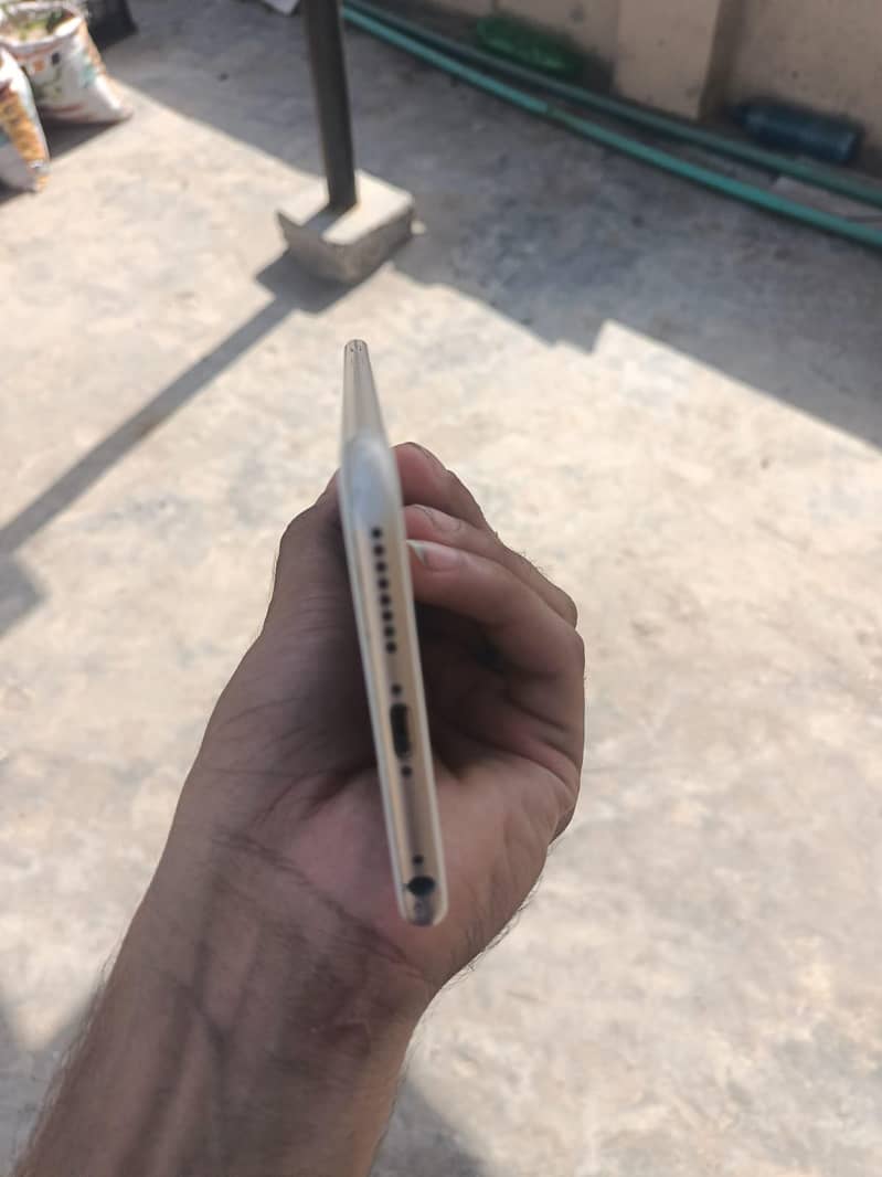 Apple iPhone 6 Plus 4