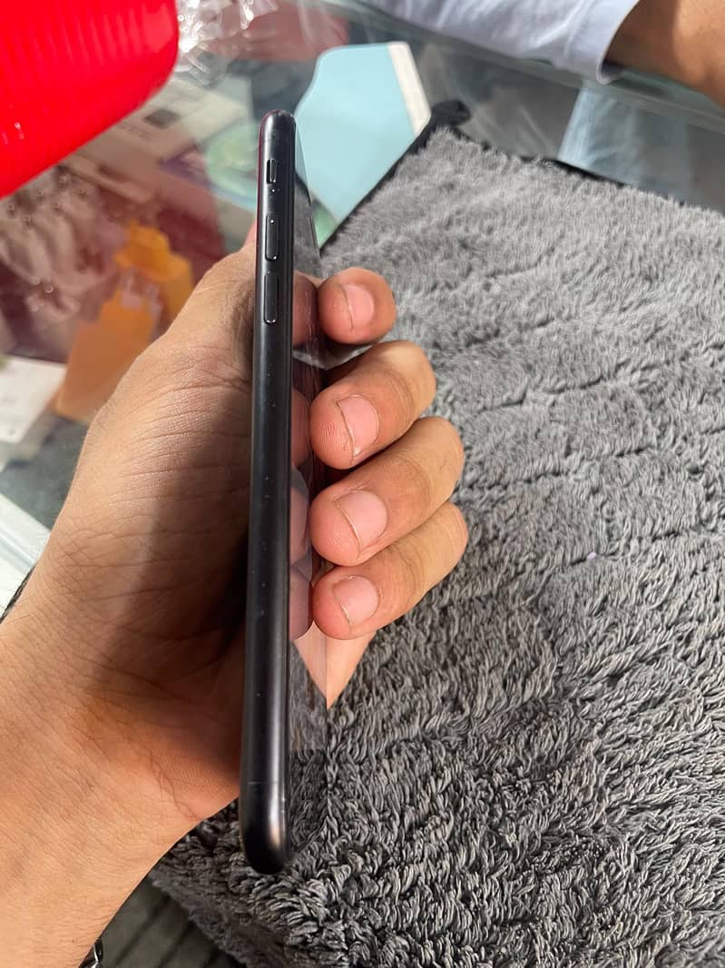 Apple iPhone 7 0
