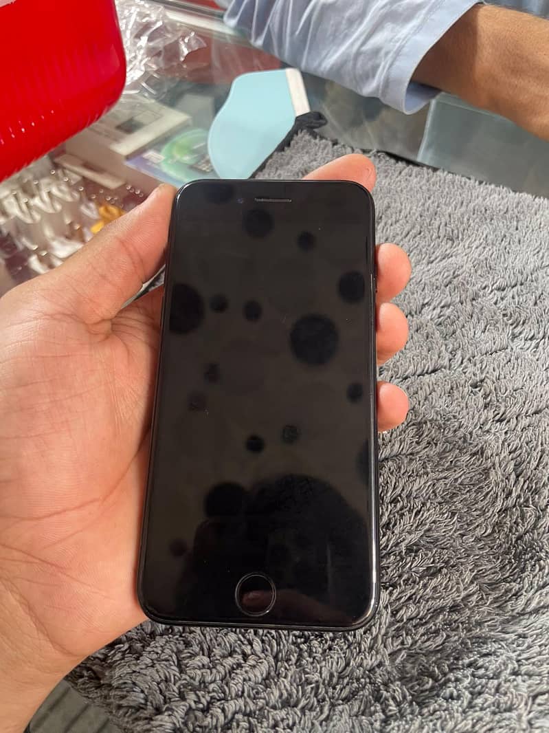 Apple iPhone 7 2