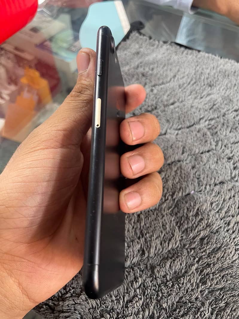 Apple iPhone 7 3