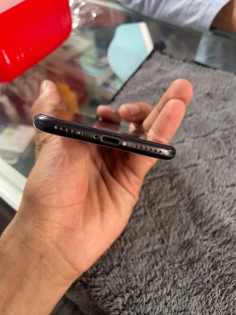 Apple iPhone 7 4