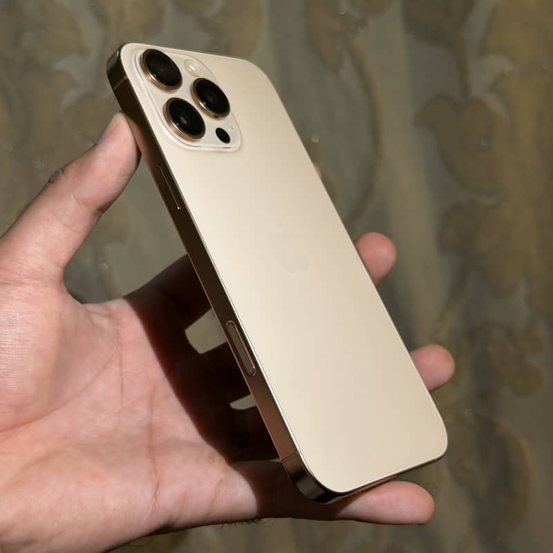 IPhone 16 Pro Max 2