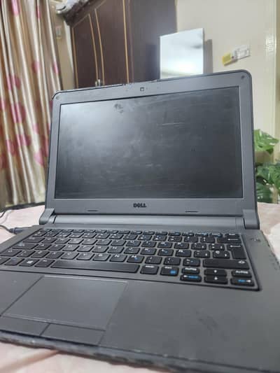 del laptop in average condition but hardware is very good
