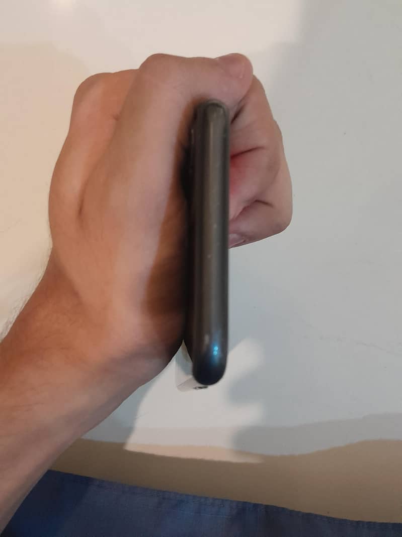 Apple iPhone 11 3