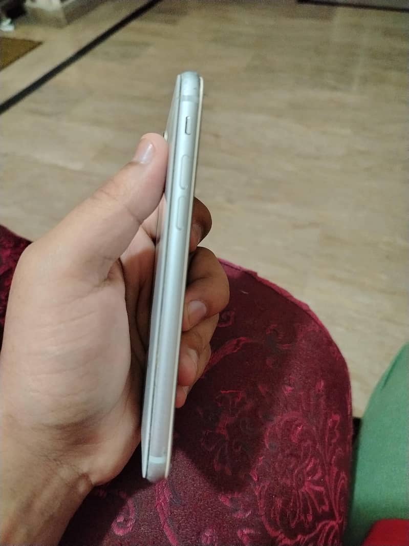 Apple iPhone 8 1