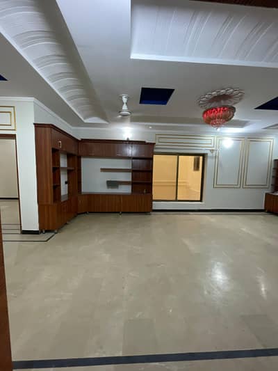 1kanal full house with six bedrooms drawing servant etc