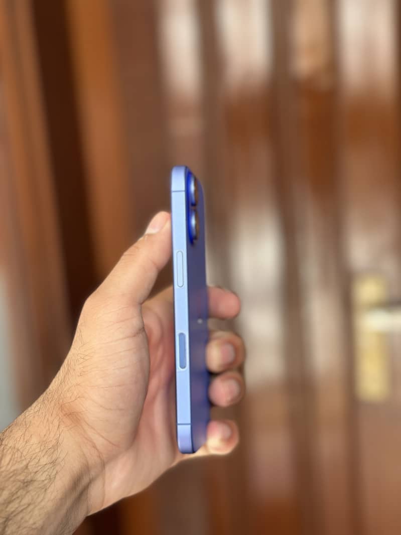 Apple iPhone 16 5