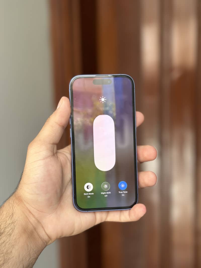 Apple iPhone 16 6