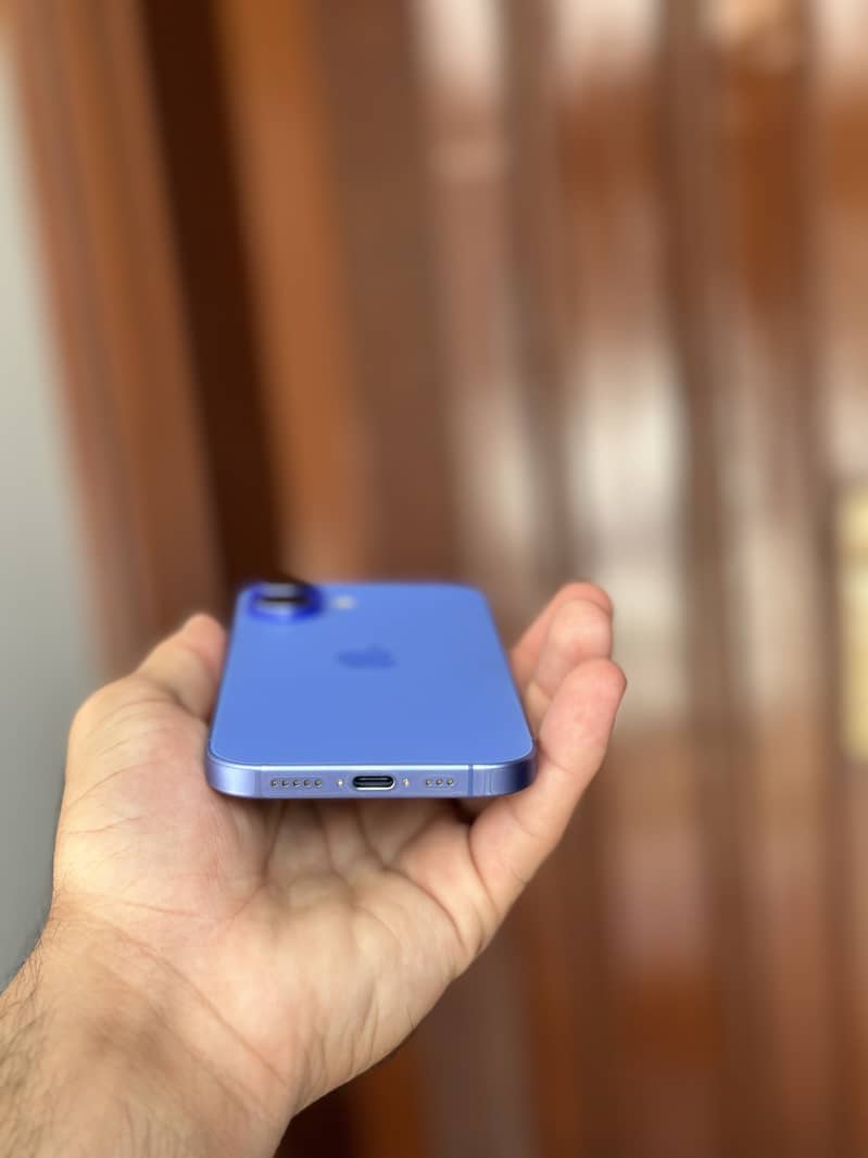 Apple iPhone 16 7