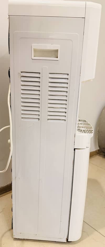 Homage water dispenser (Out of order)