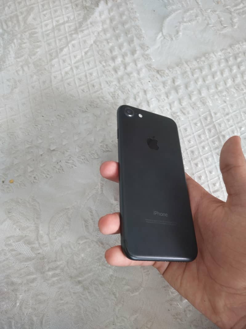 Apple iPhone 7 0