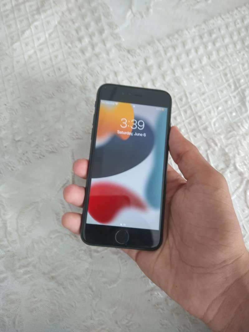 Apple iPhone 7 1
