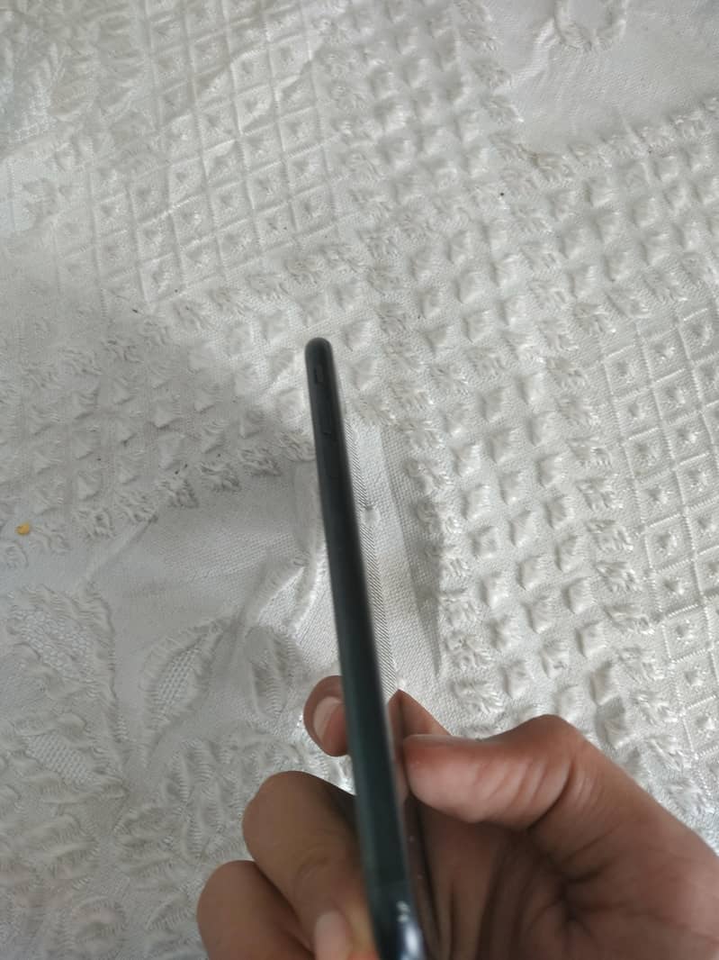 Apple iPhone 7 2