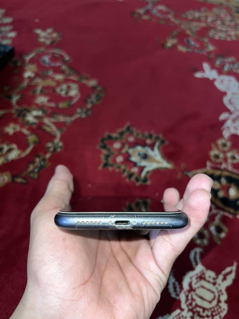 Apple iPhone 11 4