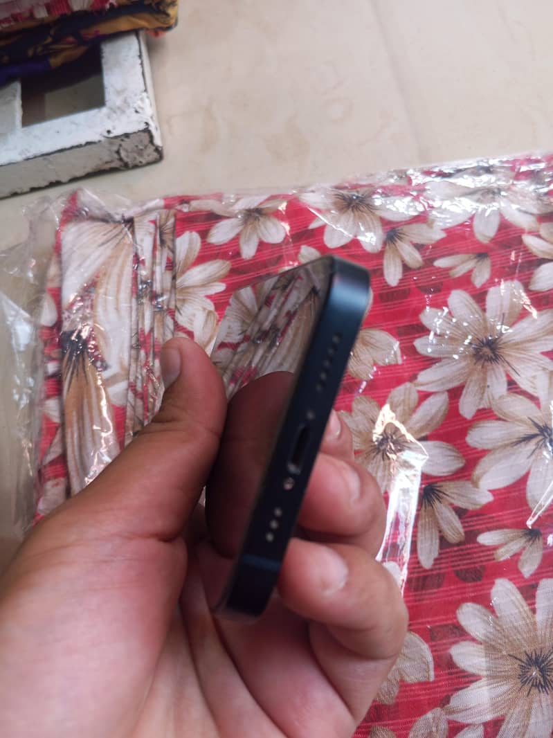 Apple iPhone 13 1