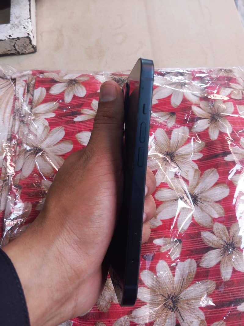 Apple iPhone 13 3