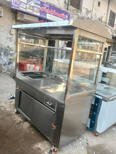 Fast food counter with attached fryer
