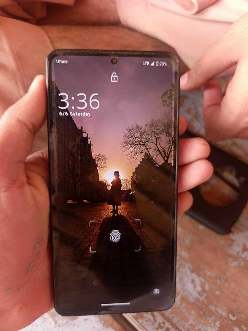 Sharp Aquos R7 0