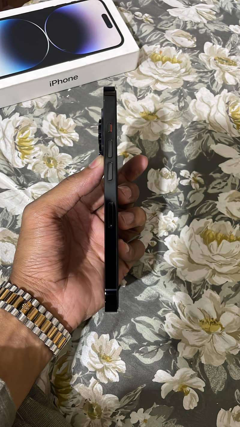 Urgent sale 14 pro 4