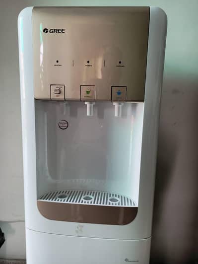 Gree water dispenser in brand new condition