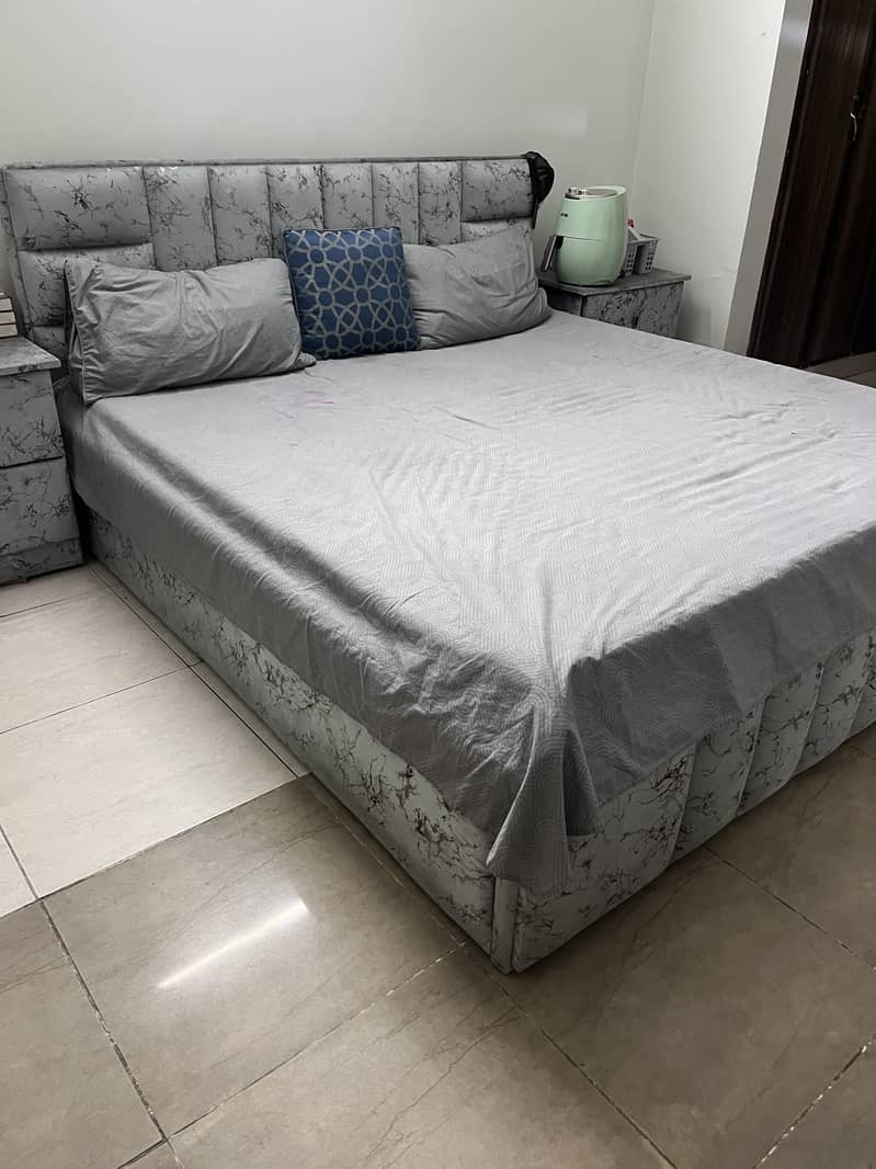 Bed with side tables 1