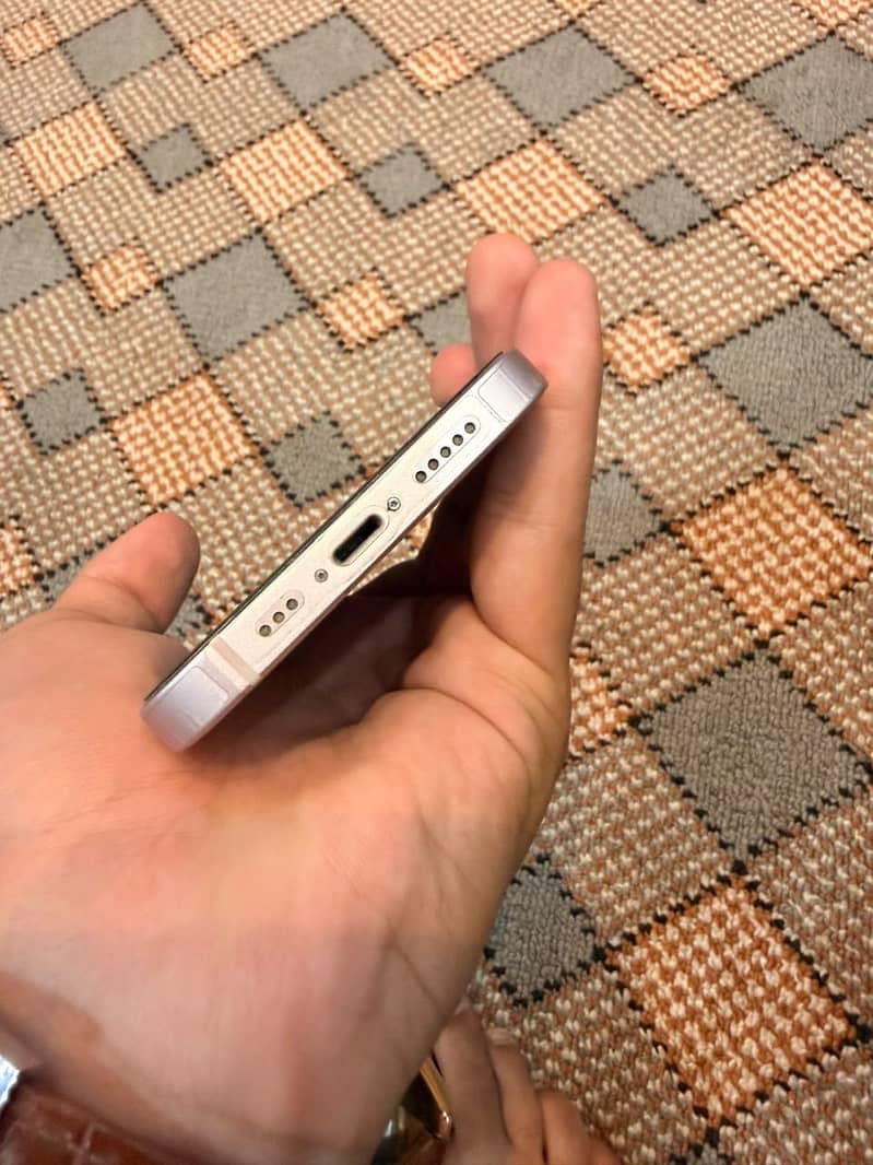 iPhone 13 JV 1