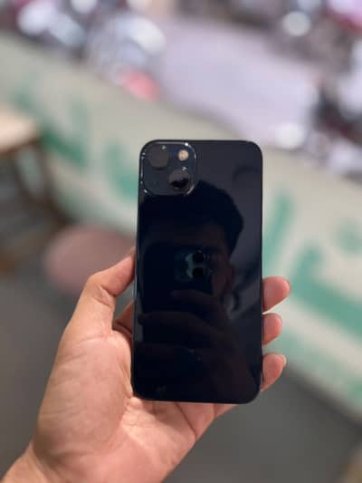 Apple iPhone 13
