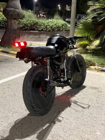 Cafe racer 125